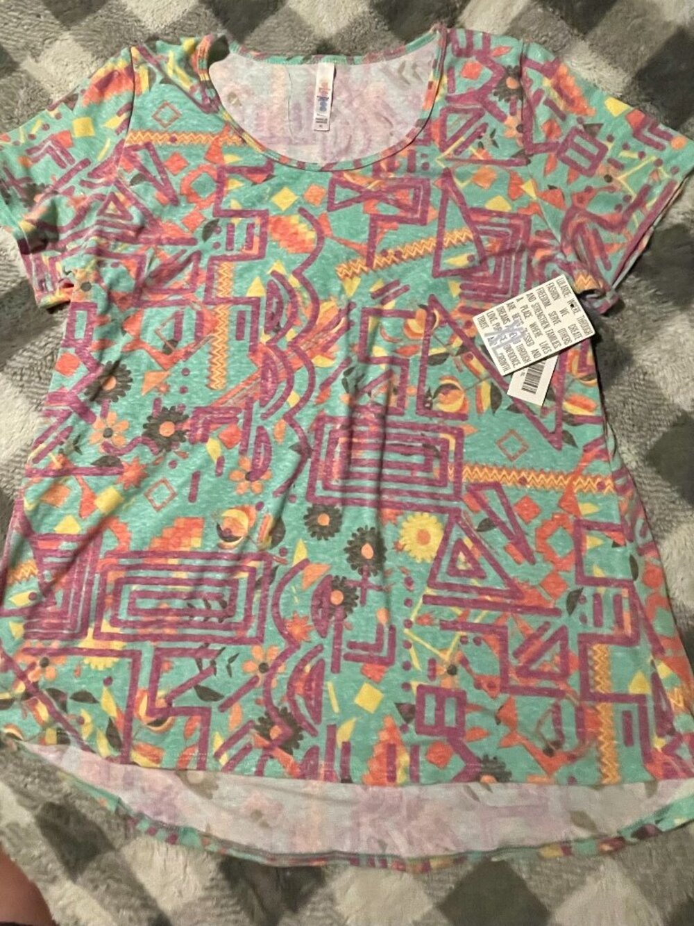 LuLaRoe Classic Tee XL NWT